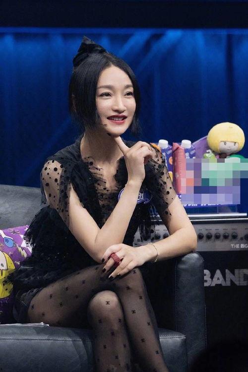 一千零一夜少妇的丝袜,一千零一夜中的神秘少妇