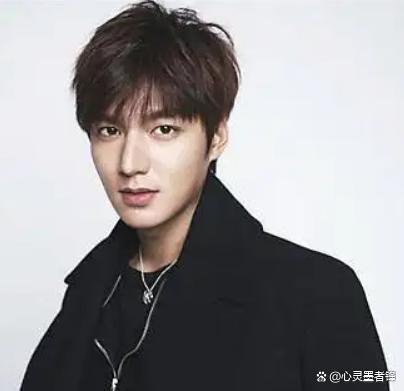 韩国男明星李钟硕,从韩流明星到时尚偶像的蜕变之路