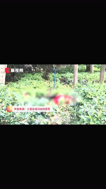 一个日本红衣跳钢管舞