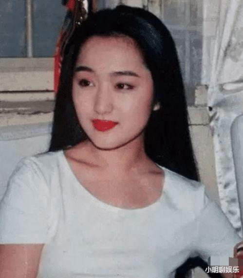 明星杨钰莹被上,岁月静好，歌坛常青树