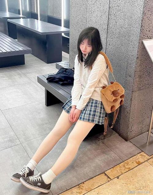 女生穿肉色丝袜的图片